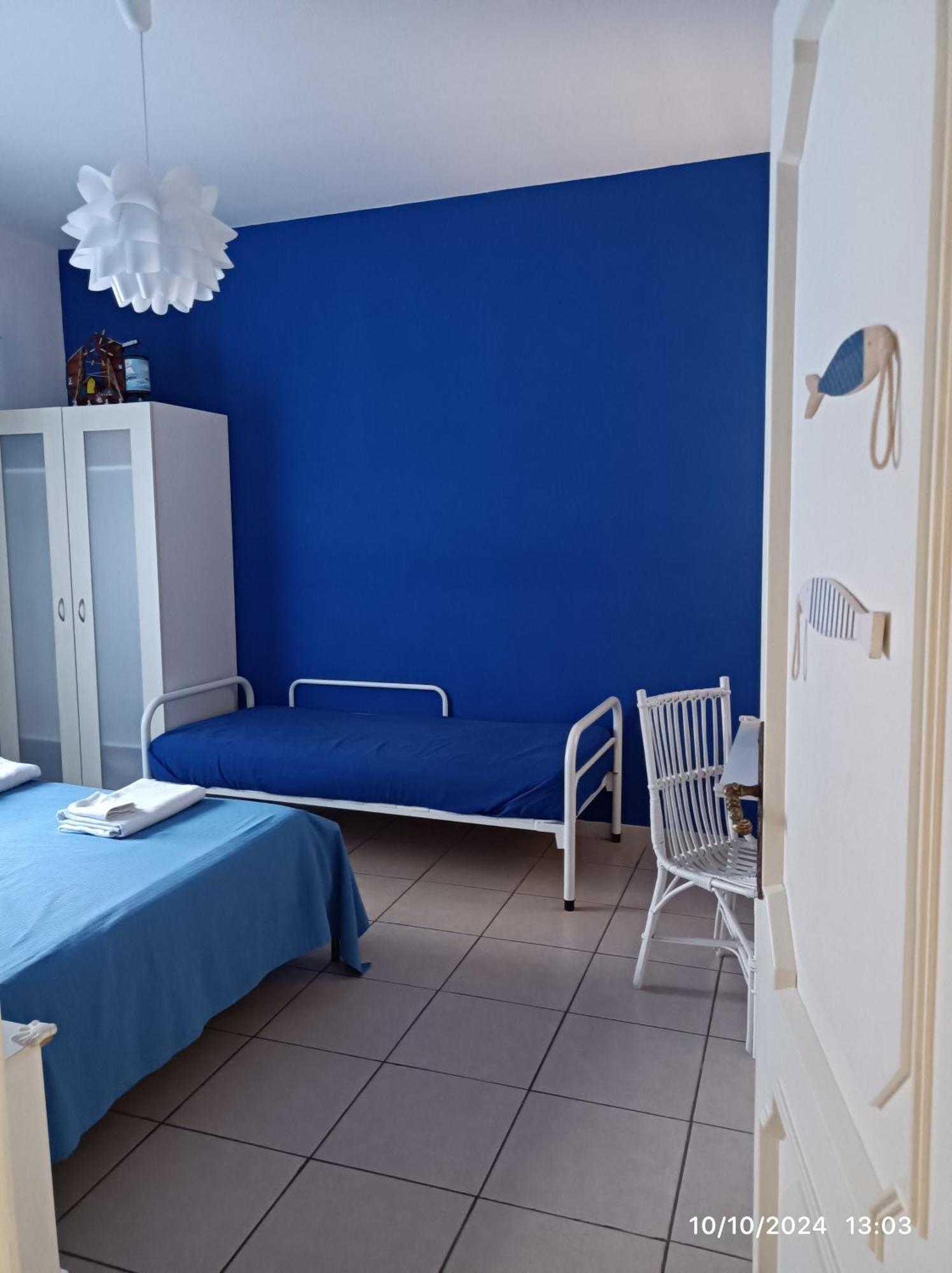 Hotel Travel And Living Trani Exterior foto