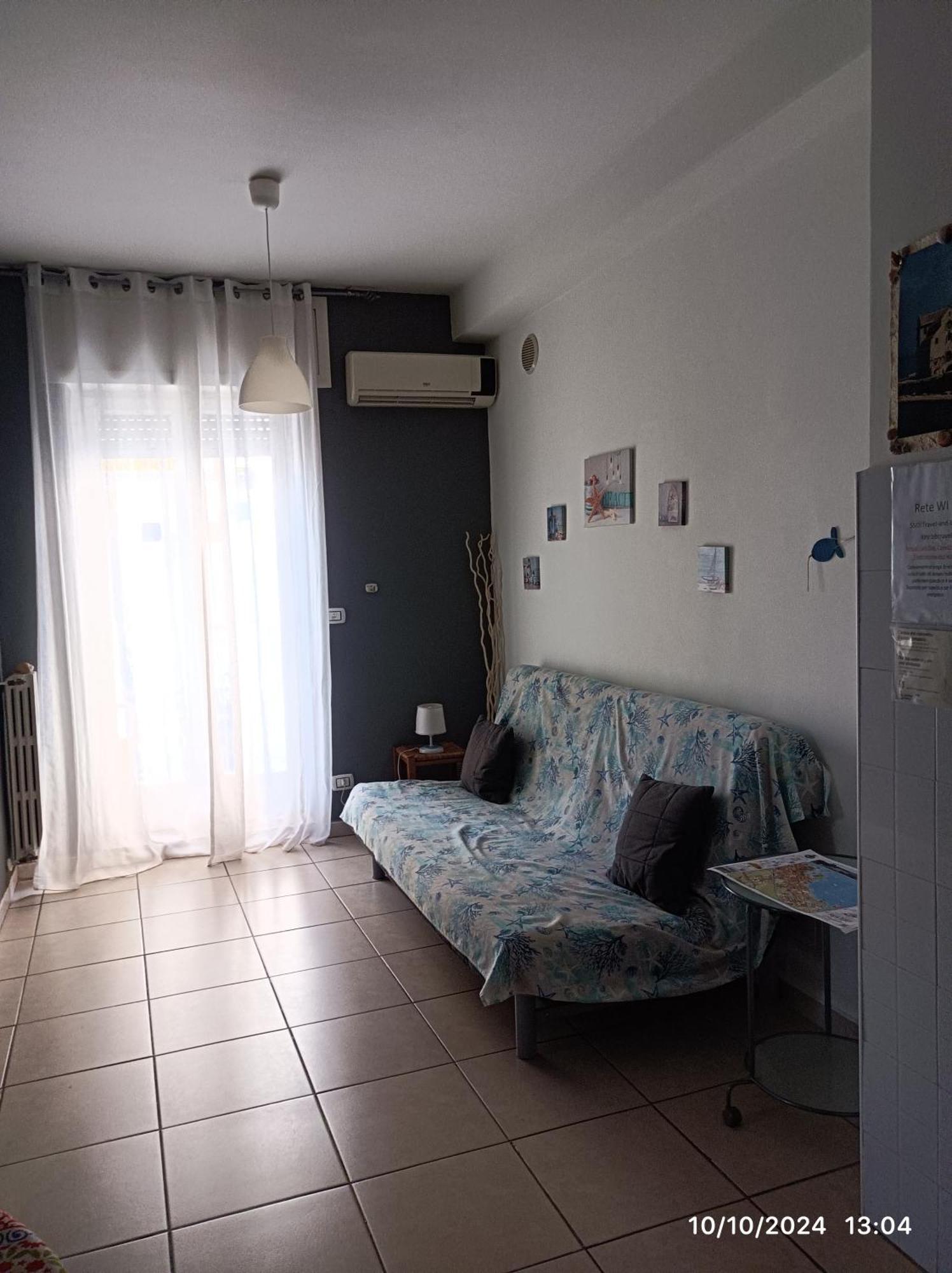 Hotel Travel And Living Trani Exterior foto