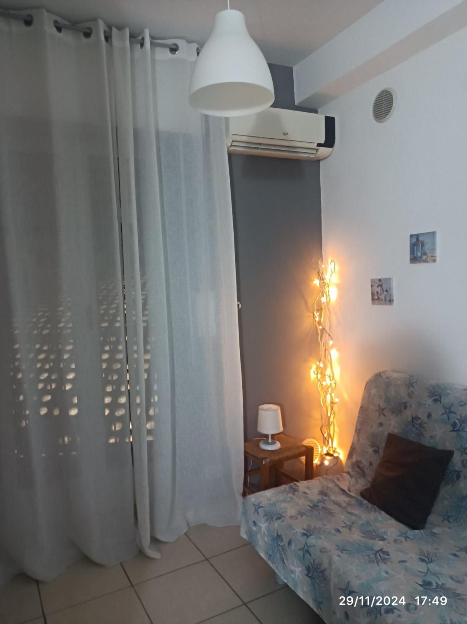 Hotel Travel And Living Trani Exterior foto