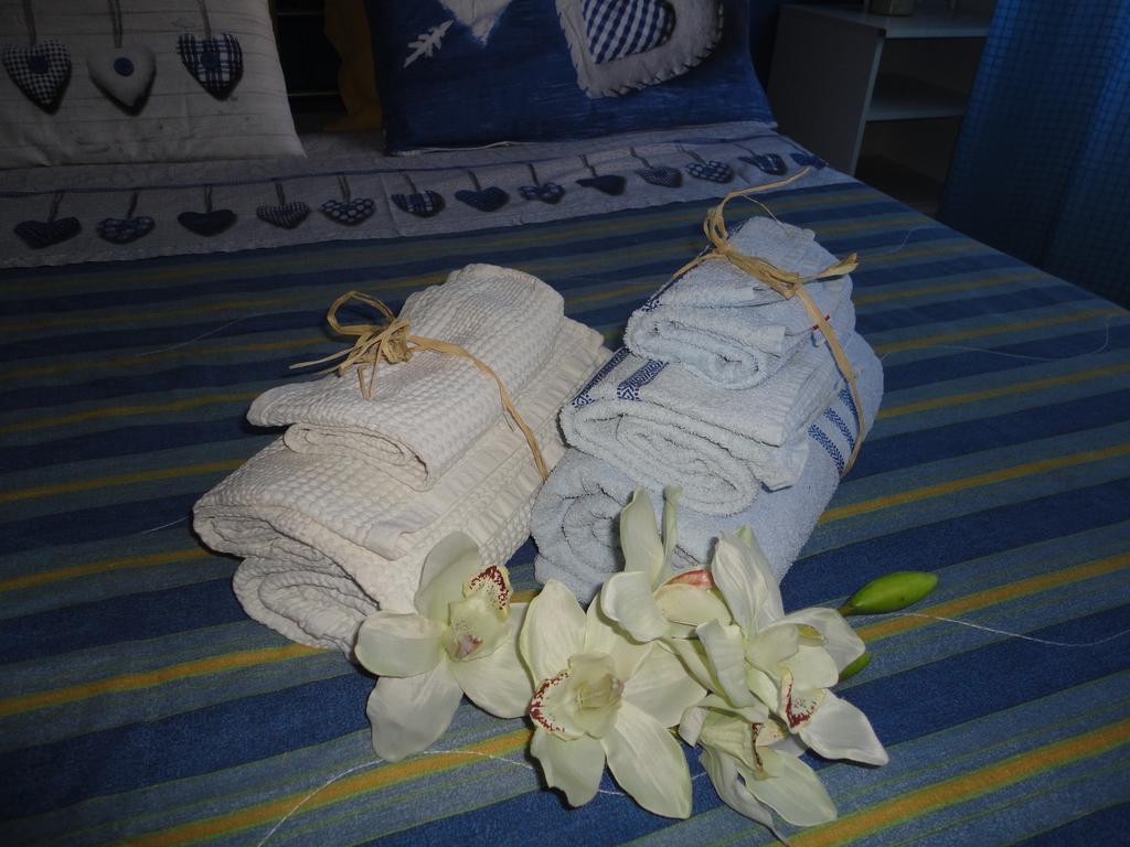 Hotel Travel And Living Trani Exterior foto