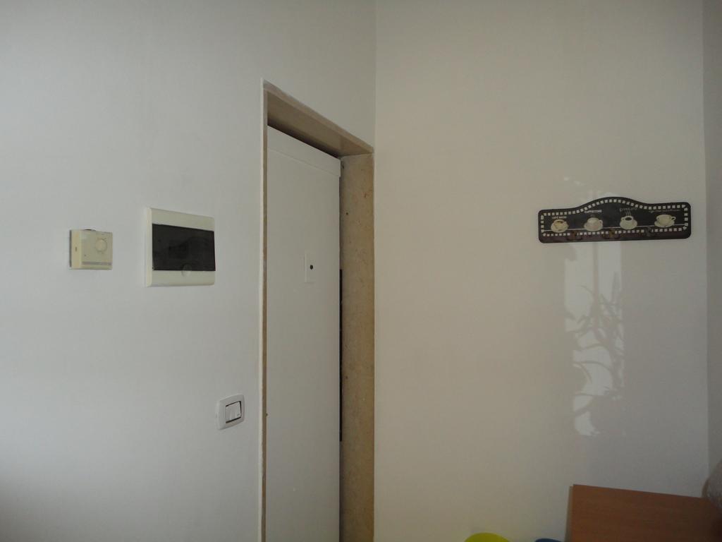 Hotel Travel And Living Trani Exterior foto