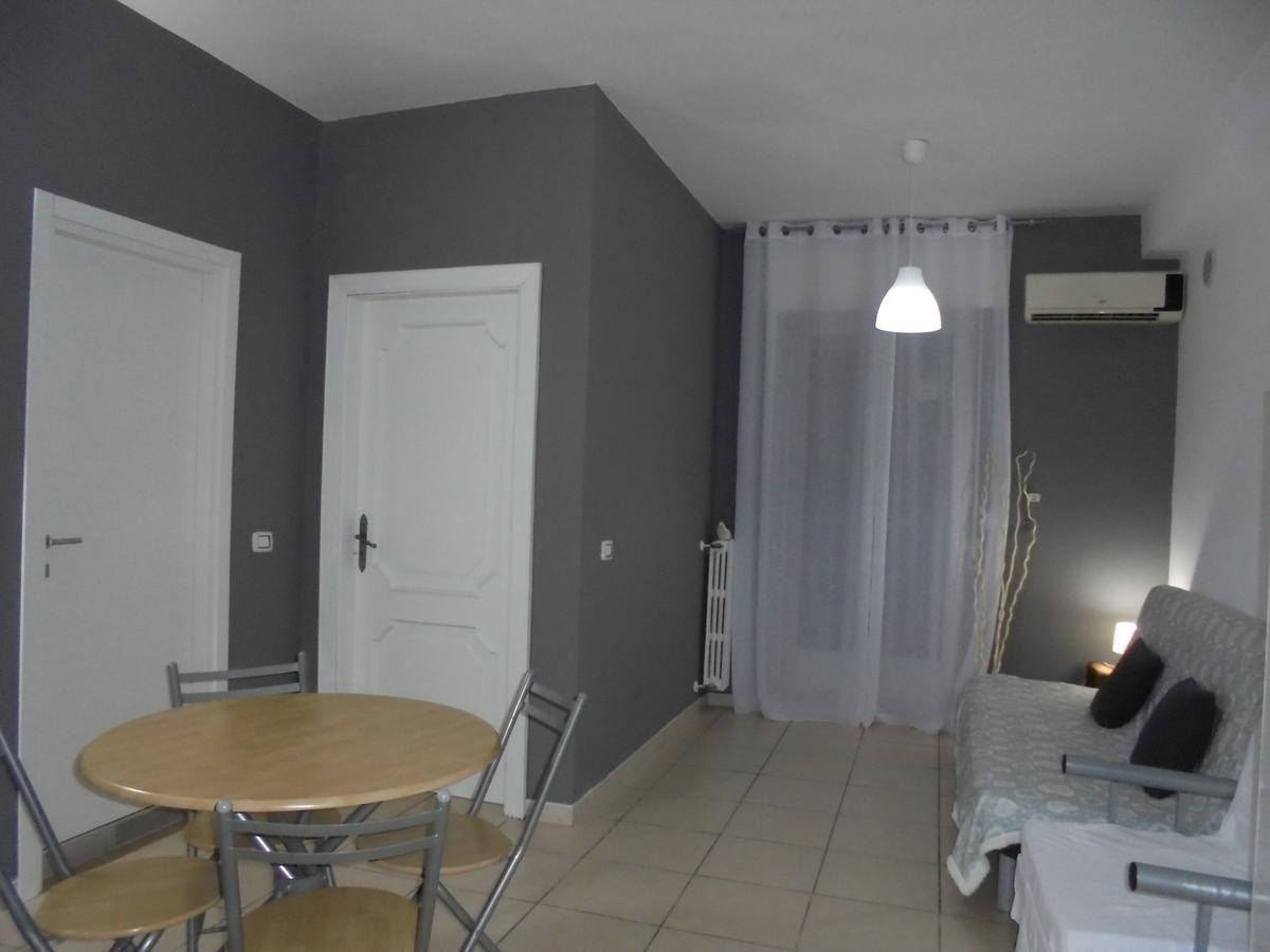 Hotel Travel And Living Trani Exterior foto