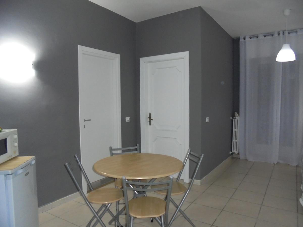 Hotel Travel And Living Trani Exterior foto