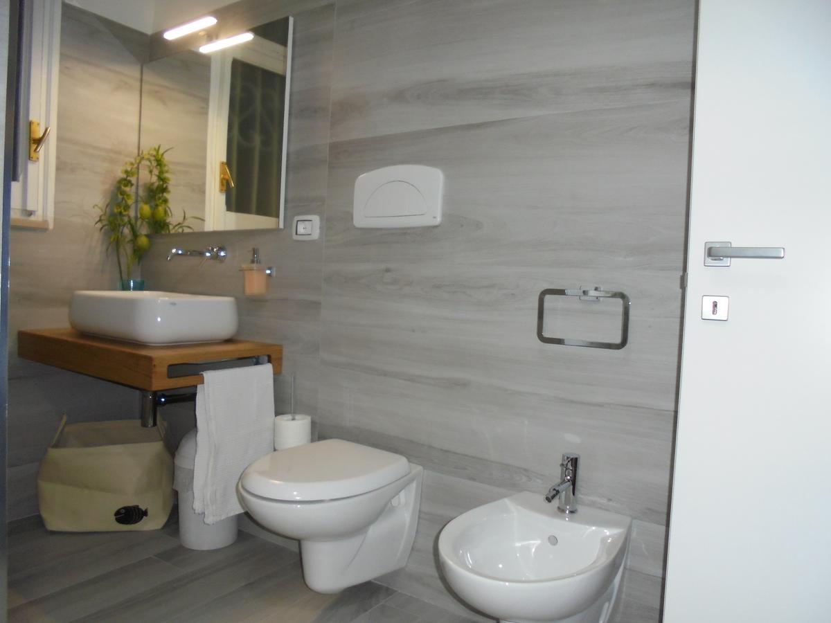 Hotel Travel And Living Trani Exterior foto