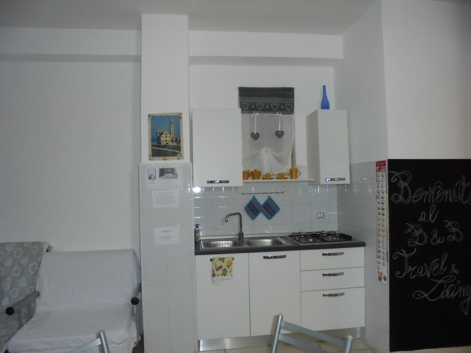 Hotel Travel And Living Trani Exterior foto